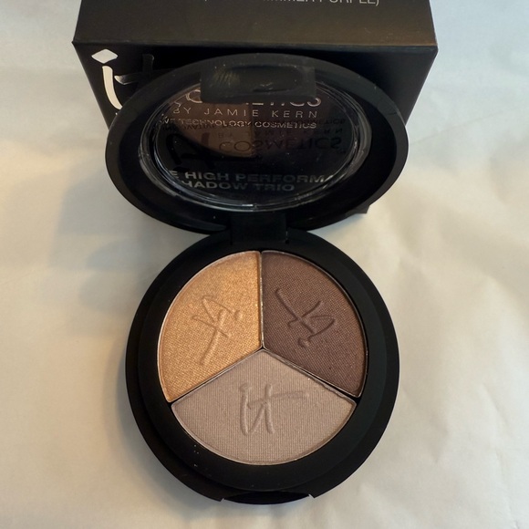 IT Cosmetics Naturally Pretty in Plum Eyeshadow Trio NIB - Picture 2 of 3